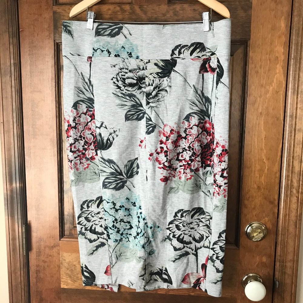 Melissa McCarthy Seven7 Gray w/Flowers Pencil Skirt 1X